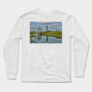 the Kelpies , Helix Park, Grangemouth , Scotland Long Sleeve T-Shirt